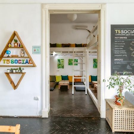 T5 Social Hostel Bucharest Exterior photo