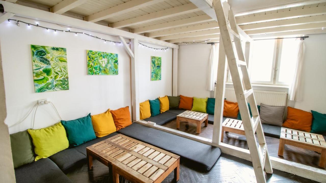 T5 Social Hostel Bucharest Exterior photo