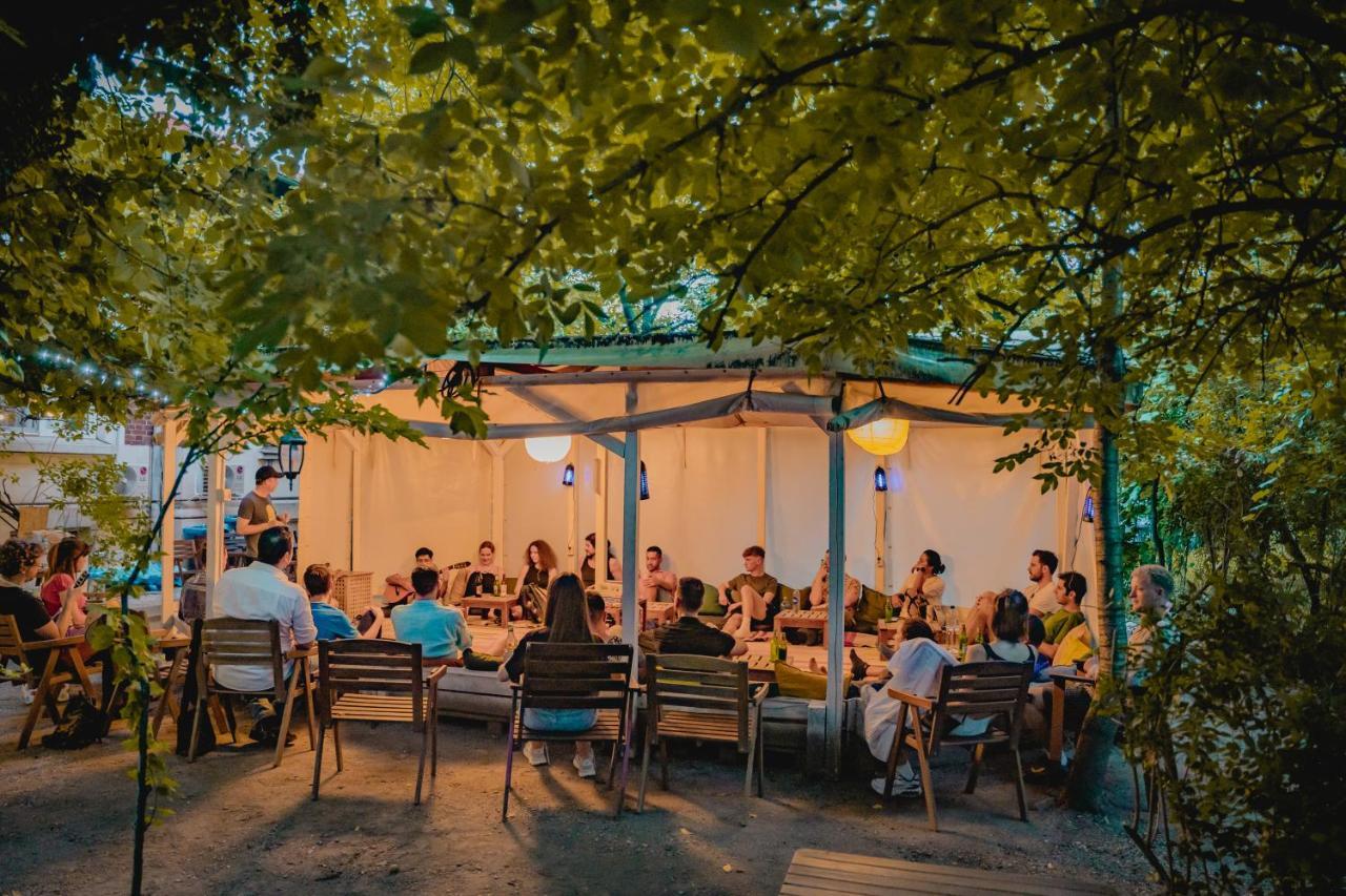 T5 Social Hostel Bucharest Exterior photo